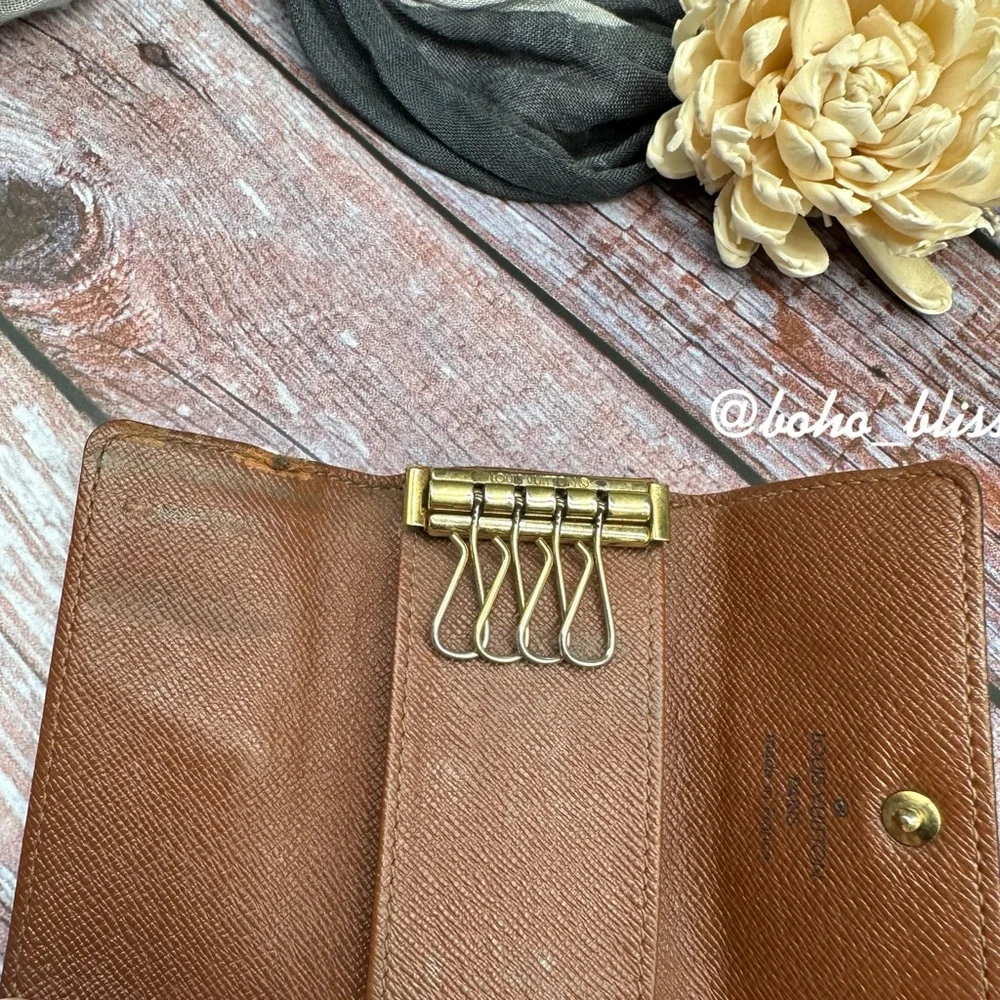 LOUIS VUITTON | Monogram Leather 4 Ring Key Holder - Picture 11 of 13